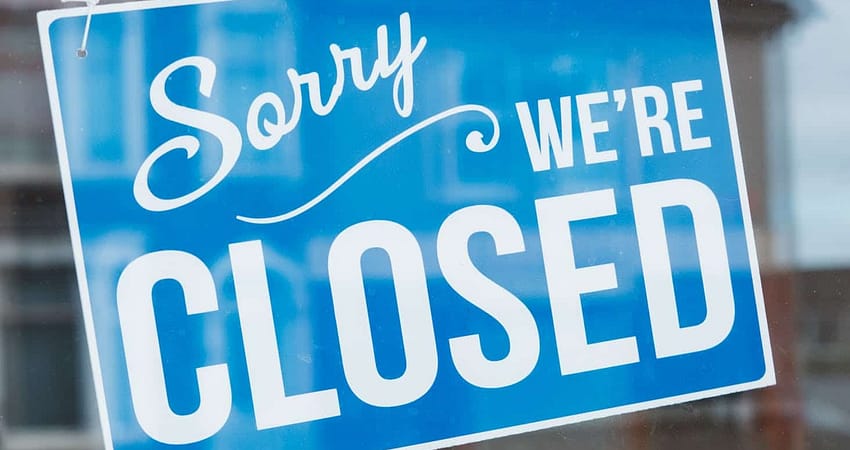 closed sign ing on a glass item